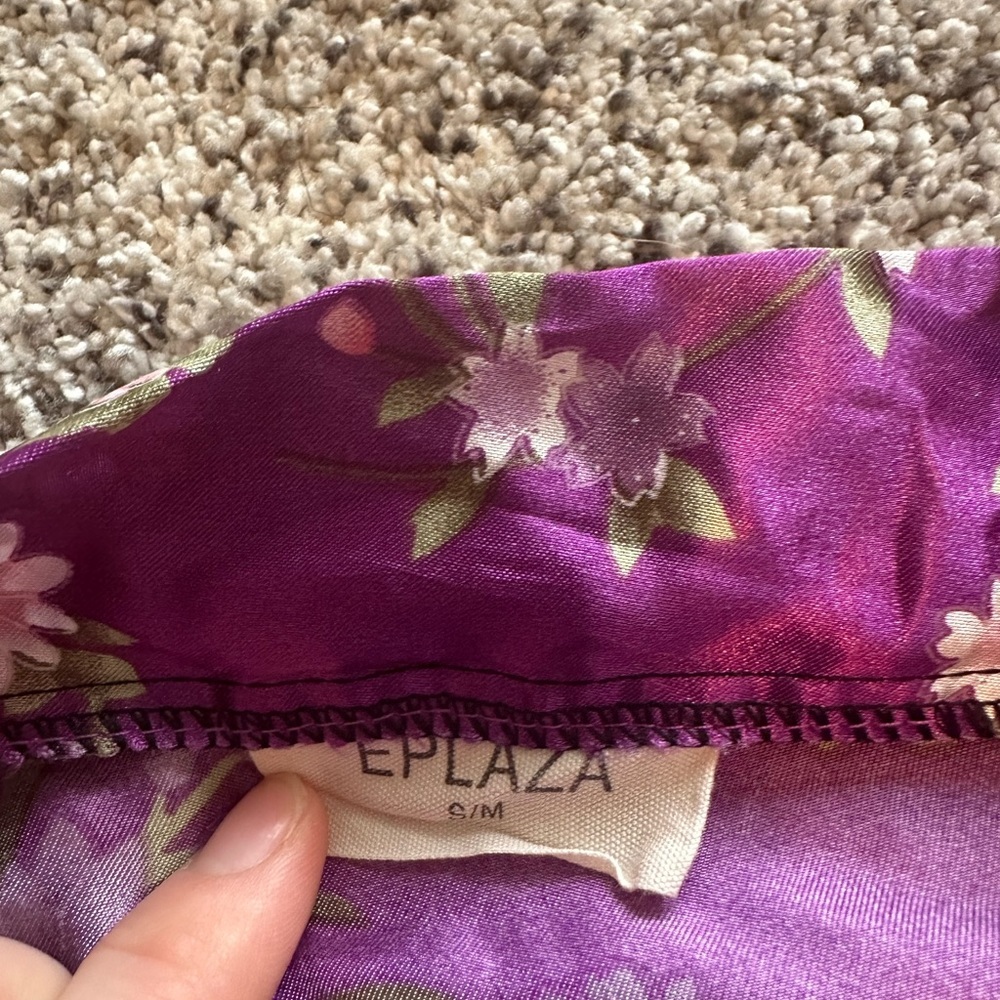 Satin robe - Picture 2 of 6